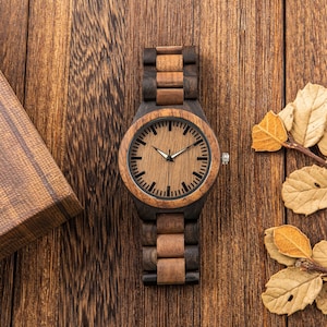 Gravierte Uhr, Holz Uhr für Männer, Geburtstagsgeschenk, Custom Watch, Holzuhr graviert, Geschenk für Ehemann Freund Bild 2