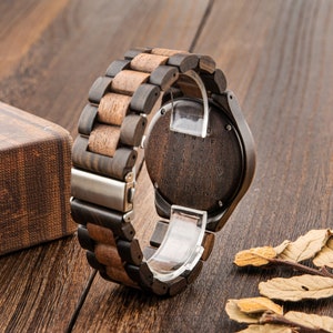 Gravierte Uhr, Holz Uhr für Männer, Geburtstagsgeschenk, Custom Watch, Holzuhr graviert, Geschenk für Ehemann Freund Bild 3