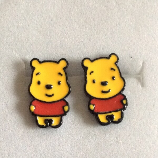 Pooh Bear Earrings, in Geemailleerd metal