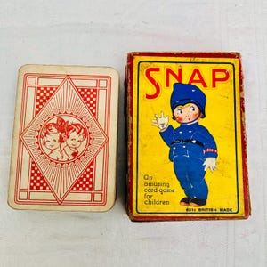 Antico gioco di carte per bambini, litografato e illustrato, degli anni '20, di fabbricazione britannica.