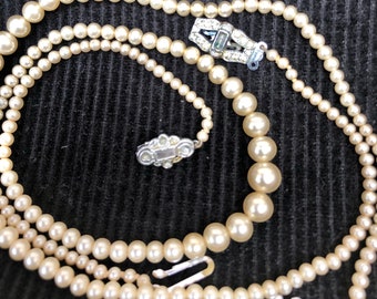Collares vintage de perlas de imitación de los años 50 en su caja original