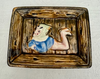 Vintage, Midcentury Pixie Trinket Dish oder Pin Tablett, geprägte Pixie, handbemalt & hergestellt in Japan.