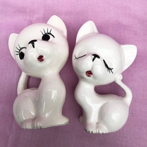 1960年代の大型、キッチュな陶器の猫、日本製の白い子猫