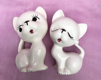 Jaren 60 groot formaat, kitsch keramiek katten, witte kittens gemaakt in Japan