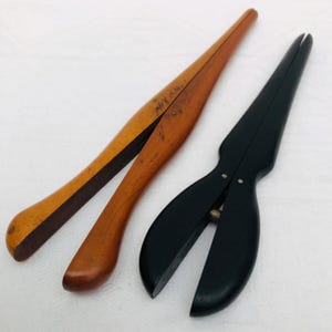 Antikes Paar Handschuhspanner aus den 1900er Jahren, ebonisiertes und poliertes Holz, guter funktionsfähiger Zustand.