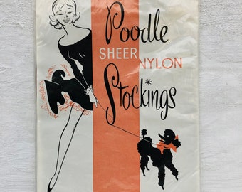 Bas en nylon transparent caniche vintage des années 1950 taille 10, neuf dans son emballage d’origine. Choix de brun moyen ou brun foncé.