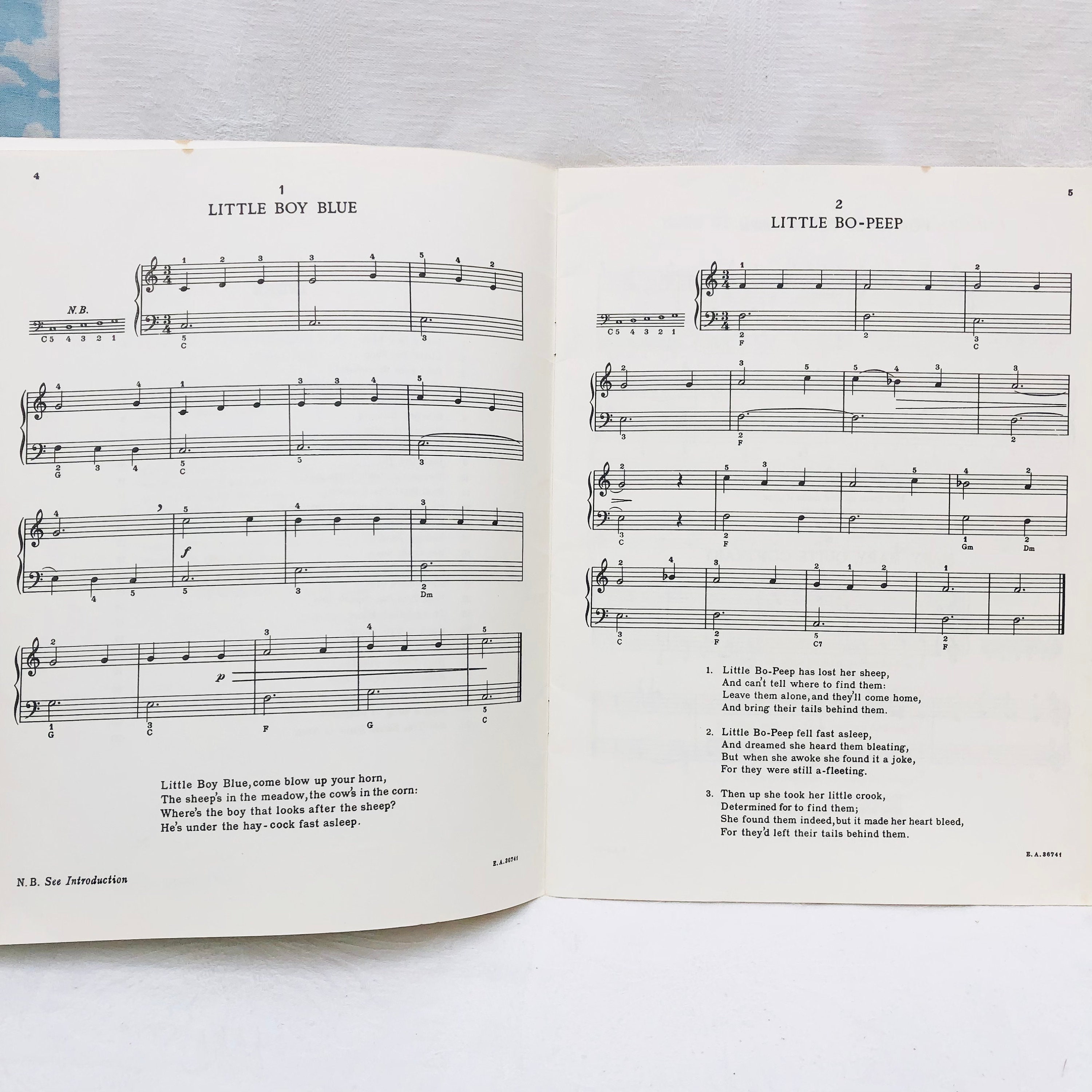 アンティーク楽譜「Nursery Songs」 ○r-25/アンティークの大判の楽譜「THE CHILDREN'S HOME SONG