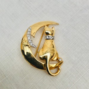 Vintage Gold-Tone, Rhinestone Studded Cat & Crescent Moon Brooch, Perfect Condition.