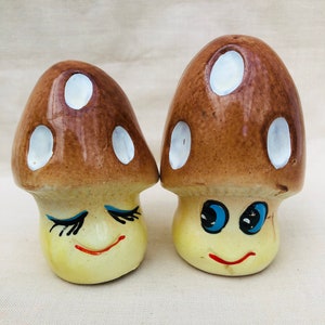 Midcentury Kitsch Anthropomorphic Mushroom, Toadstool Salt & Pepper Shakers, Japan
