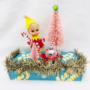 ミッドセンチュリーのクリスマスキッチュなエルフ/ピクシー、アイスクリームカートン、かわいいヴィンテージクリスマスデコレーションのヴィンテージハンドメイドアセンブリ。