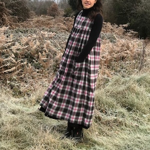 Robe chasuble Lele à carreaux gris et roses