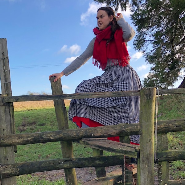 Falda larga de cuadros vichy negros. 100 % algodón. Estilo campestre.