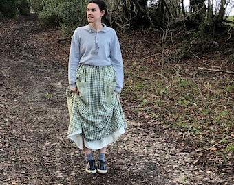 A long green gingham skirt. 100% cotton. Country style