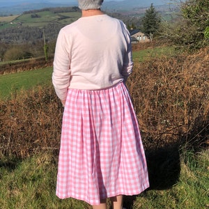 Een roze gingham rok. 100% katoen. Lente zomer afbeelding 2