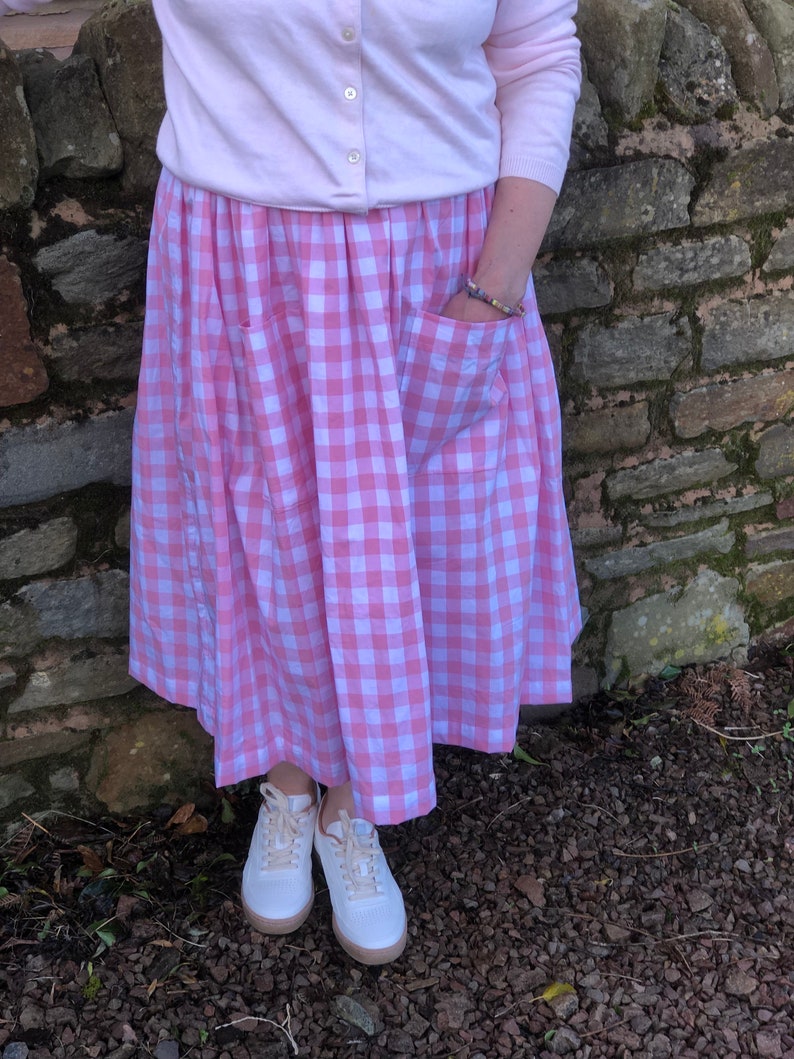 Een roze gingham rok. 100% katoen. Lente zomer afbeelding 4