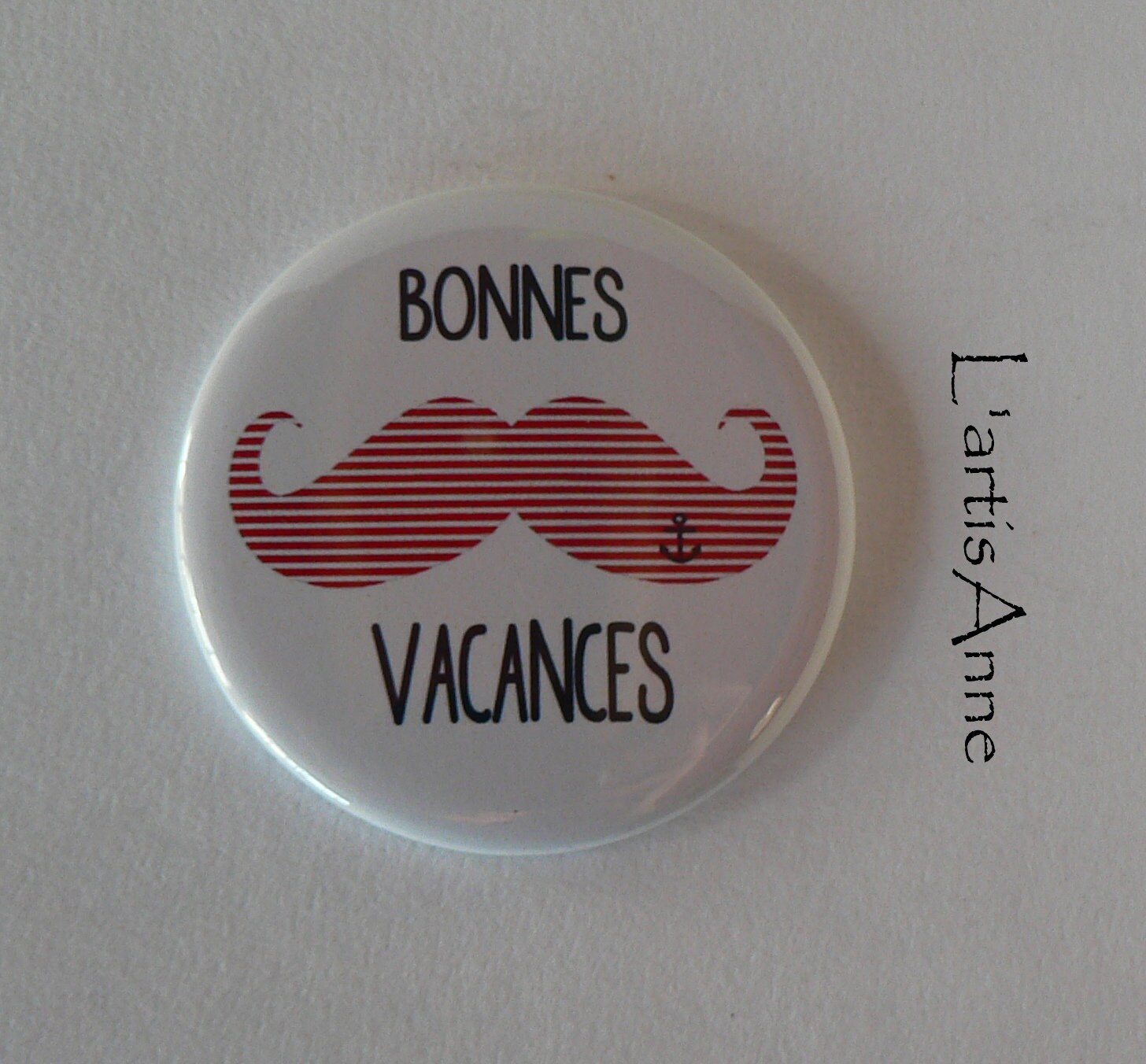 Magnet Aimant Miroir de Poche Badge ou Décapsuleur Bonnes Vacances Moustaches Marinière.