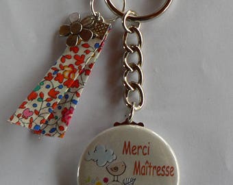 Cadeau Maîtresse Badge Porte clés 38mm Merci Maîtresse Liberty.