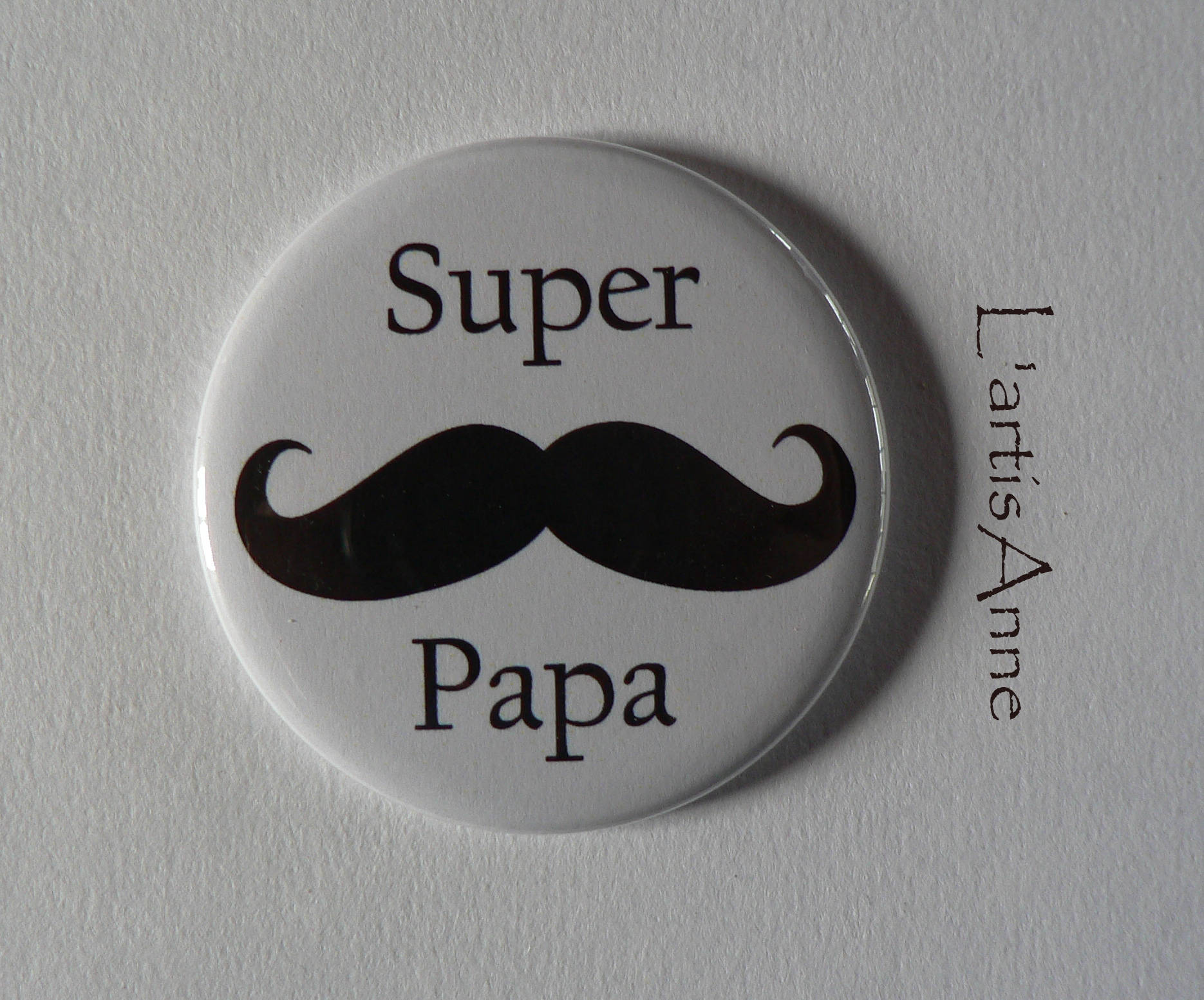 Super Papa Magnet/ Décapsuleur Porte Clés/Décapsuleur Magnétique/Badge Épingle 56mm.