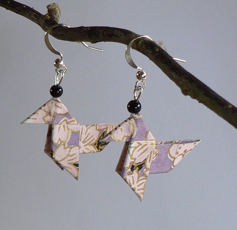 Boucles d'oreilles artisanales origami rose pastel et pierres de lune