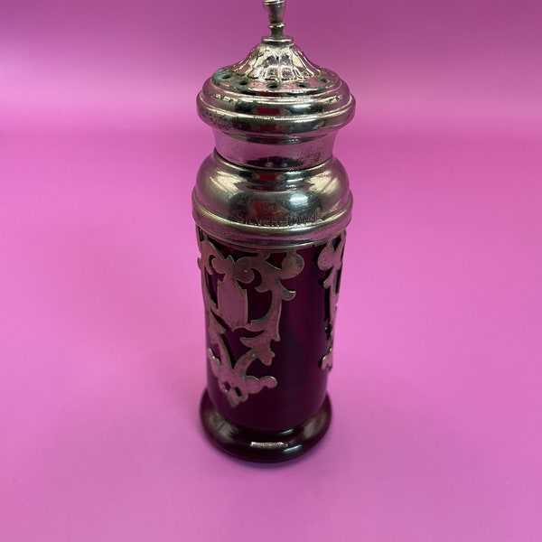 Sugar shaker for special spice, red with shaped metal overlay, decorative shaker. Single shaker