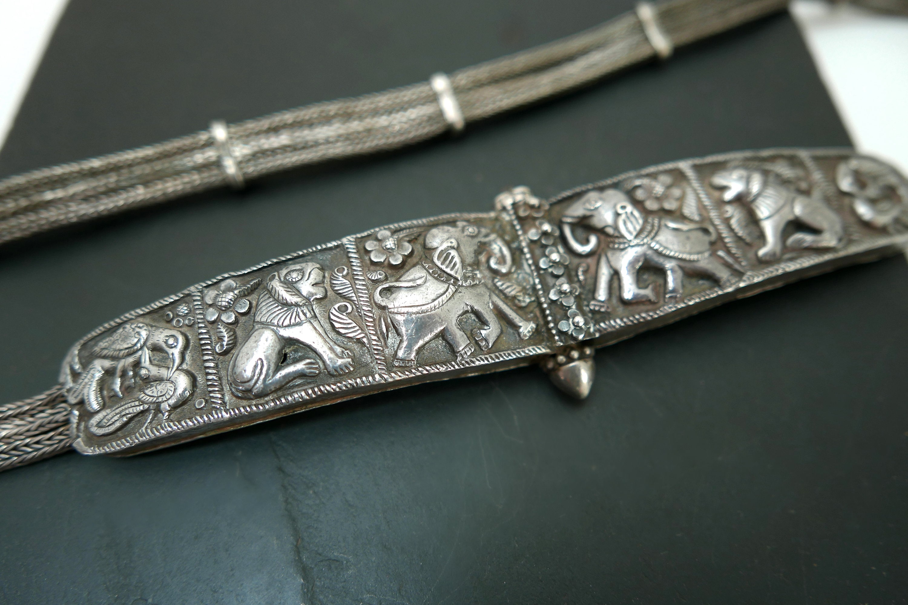 Vintage Silver tone Large Chain Elephant Medallion Designer Belt 42\' Very RARE Silver Plated Vintage Belts for sale | eBay main image 4