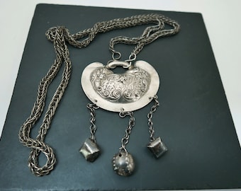 Antique Qing Dynasty Silver Lock Necklace: Chinese Ethnic Jewelry