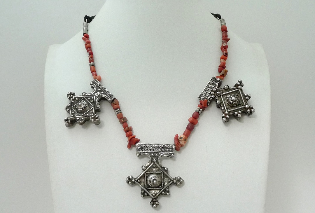Collier Croix Mauritanie Anciens Maroc Berb re Corail M diterran en collier-croix-mauritanie-anciens-maroc-berb-re-corail-m-diterran-en