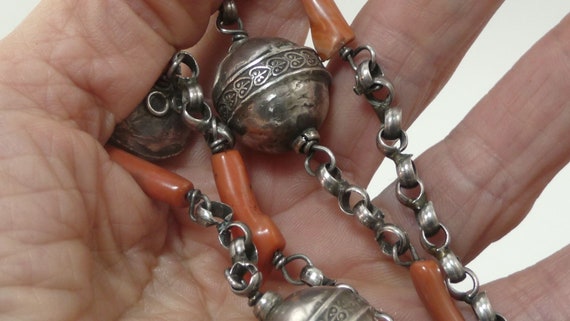 Collier Ancien En Corail Naturel Et Argent Massif - Style Ethnique Marocain - Occasion