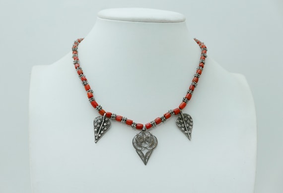 Vintage Yemeni Coral Necklace: Jewish Bawsani Filigre… - Gem display picture 2