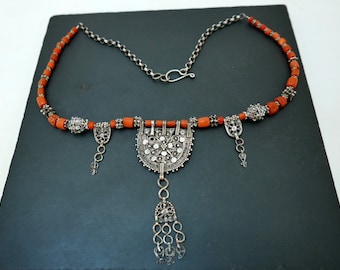 Old Yemeni Necklace / Jewish Bawsani Silver Work / Natural Mediterranean Coral Necklace / Tribal Vintage Jewelry