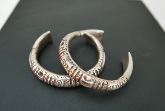 Vintage Pair Hmong High Grade Silver Bracelets, #… - image 9