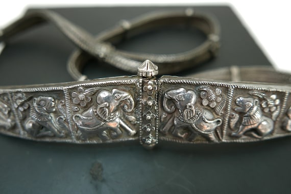 Antique Rajasthan Silver Belt: Tribal Elephant & Lion Design  display picture 1