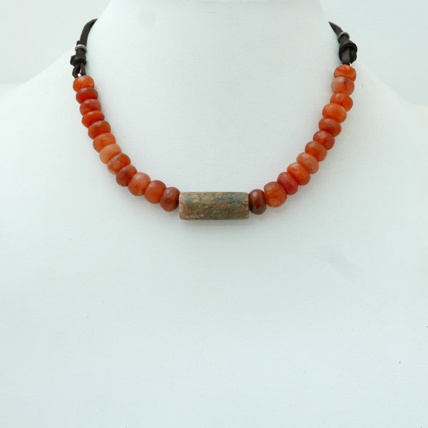 Collier Pierres Anciennes, Perles Cornalines Serpentine Mali, Pierres  Africaines, Bijou Design Original CarmaPearls