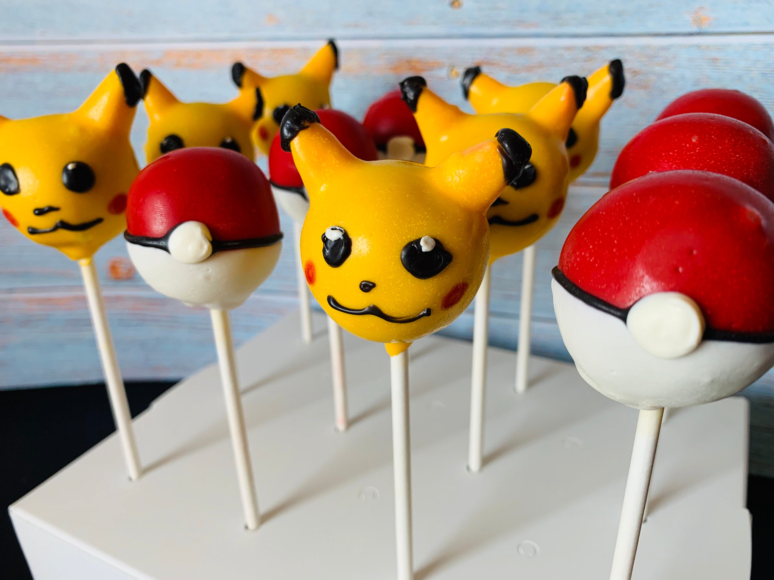 Pokémon Go Cake Pop Party Favor