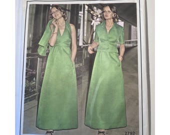 Vestido-chaqueta Givenchy Paris de los años 70 con estampado original y cuello halter. Vogue 2792, talla 12 B34 FF