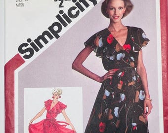 Patrón de vestido Simplicity 9870 talla 10 de los años 80 con cuello de volantes y falda fruncida (2 largos) FF