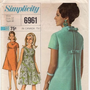 Jaren 60 Simplicity 6961 Designer Tentjurk Patroon met Rugplooien en Strikken Maat 12 B32 CC