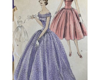 Raro vestido de noche Vogue 8602 B30 de los años 50 con cintura baja y falda amplia, sin hombros. LEER