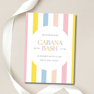 Op de afbeelding: Een witte uitnodiging met verticale gele, roze en blauwe strepen. De tekst luidt "Join us for fun & sun Cabana Bash July 7th at 1 PM 123 Anywhere St. Any City, CA 12345 RSVP to: (818) 123-4567"