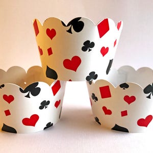 カジノカップケーキラッパー、カジノカップケーキホルダー、カジノパーティー、ウェディング独身パーティー、ポーカーラスベガスラッパー - 12 個セット