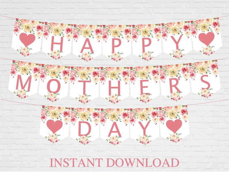 Pu&ograve; includere: Un set di banner con le parole "HAPPY MOTHERS DAY" in lettere rosa. Ogni banner &egrave; decorato con composizioni floreali nei toni del rosa, giallo e bianco. Sono inclusi anche cuori rosa. Le parole "INSTANT DOWNLOAD" sono in basso.