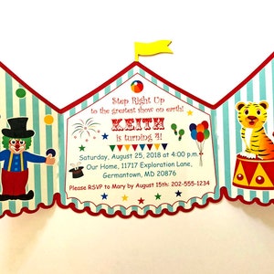 Puede incluir: Una invitaci&oacute;n de cumplea&ntilde;os con tem&aacute;tica de circo colorida con una carpa a rayas rojas y blancas, un payaso haciendo malabares con pelotas, un tigre sentado en un pedestal rojo y amarillo, y el texto "Step Right Up to the greatest show on earth! Keith is turning 4!"