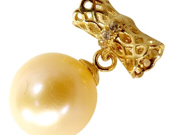 Unique 18K Yellow Gold Filigree with 8-9mm AAA Round Pearl Pendant
