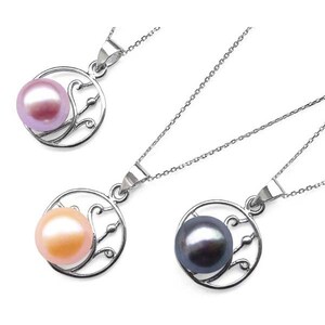 Classical Circle Pendant with Flower Designer