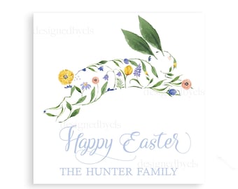 Peut inclure: Un fond blanc avec une bannière bleue qui dit "Joyeuses Pâques" et "THE HUNTER FAMILY". Une illustration aquarelle d'un lapin blanc fait de vignes vertes et de fleurs jaunes, bleues et roses.