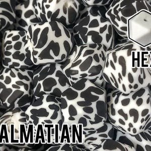 Cuentas hexagonales de silicona dálmata de 17 mm, 5-100 unidades (también conocidas como estampado de vaca, manchas negras, moteadas)