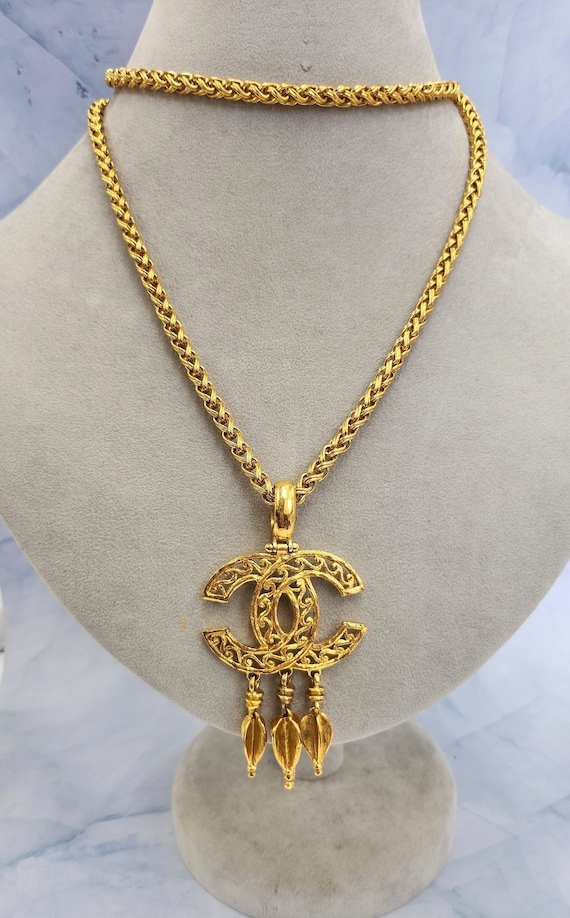 Vintage Chanel Gold Embossed CC Logo Pendant Necklace