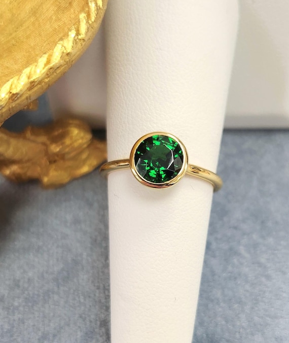 14K Gold Tsavorite Garnet Ring: Bezel Set Green Gemstone
