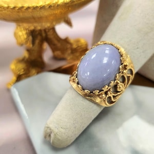 Vintage 14K Yellow Gold Lavender Jade Wide Gold Statement Ring - Size 6.25