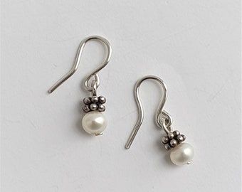 Fresh water pearl earrings, Silver and fresh water pearl,Refined earrings,Gender neutral earrings,Best friend gift, Pearls for her and him